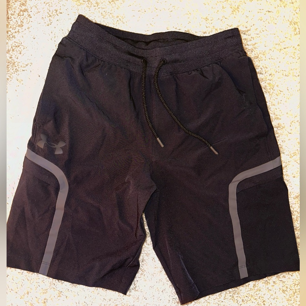 Barely used- Under Armor - Mens - Size: Medium